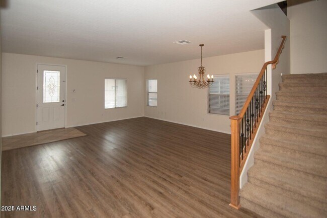 Photo - 605 N 111th Dr