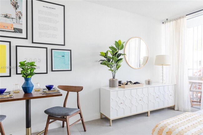 Photo - 1950 W 49th St Unidad 419