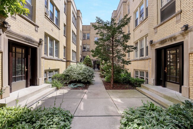 Building Photo - One Bedroom Horner Park Unit 3D