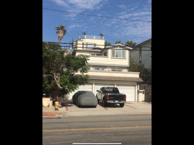 Building - 1734 Prospect Ave Unit B2