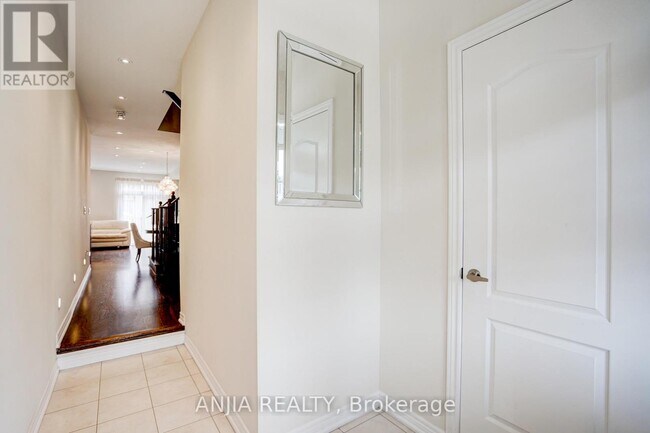 Photo - 25 Collier Crescent