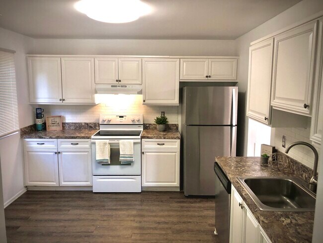 Photo - 397 Carronade Way