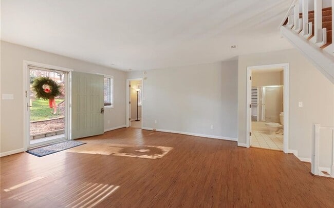 Photo - 4/ 2 Home for Rent