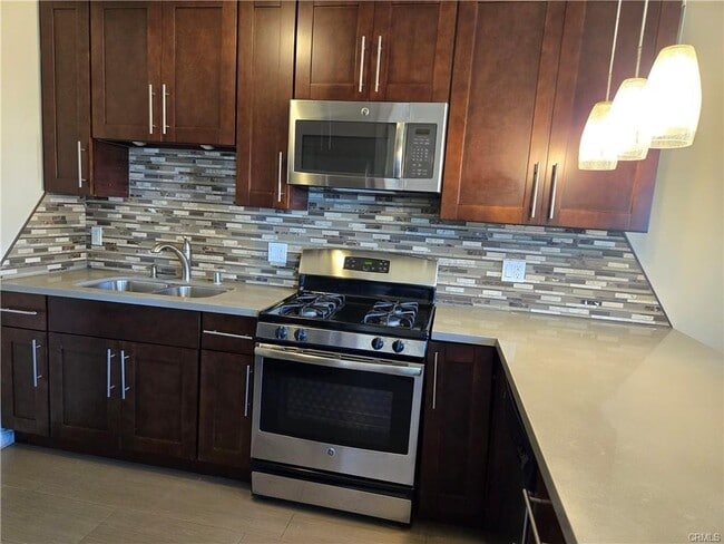 10939 1/2 Moorpark St Unit 2