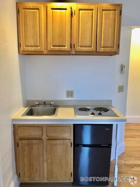 Building Photo - 1077 Beacon St Rental