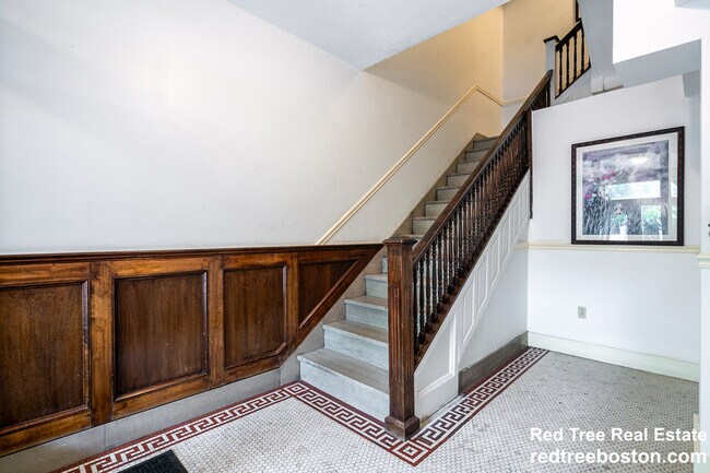 Photo - 1404 Beacon St Unit 2