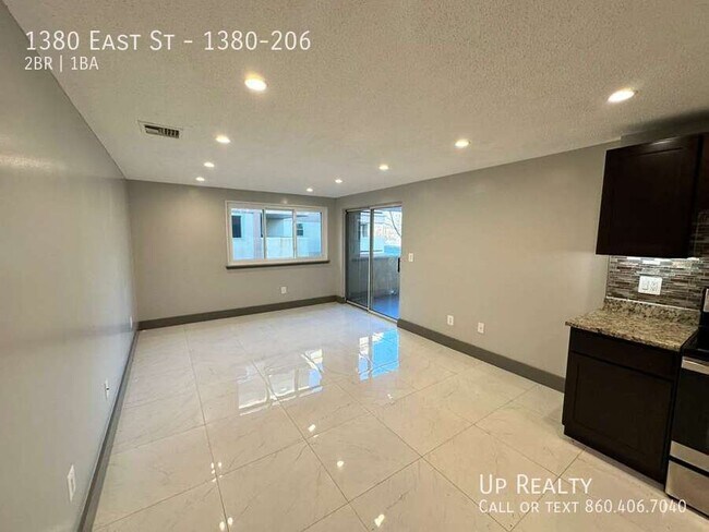 Photo - 1380 East St Unidad 1380-206