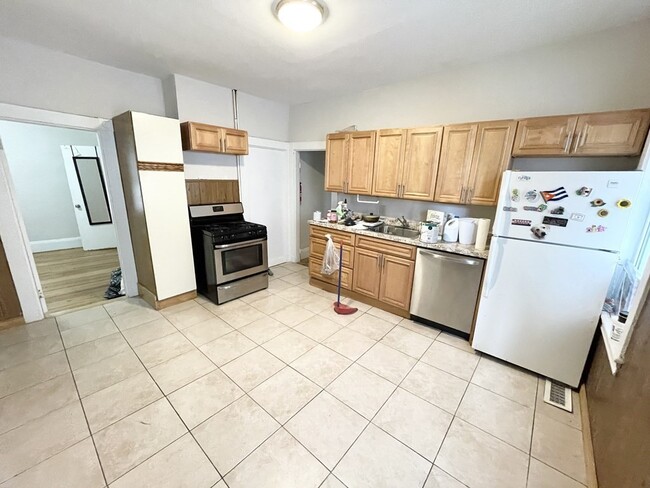 Photo - 10 Wave Ave Apartments Unit uni1 3-bed 1-bath