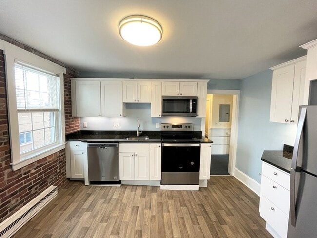 Building Photo - 12 Essex St Unit 5