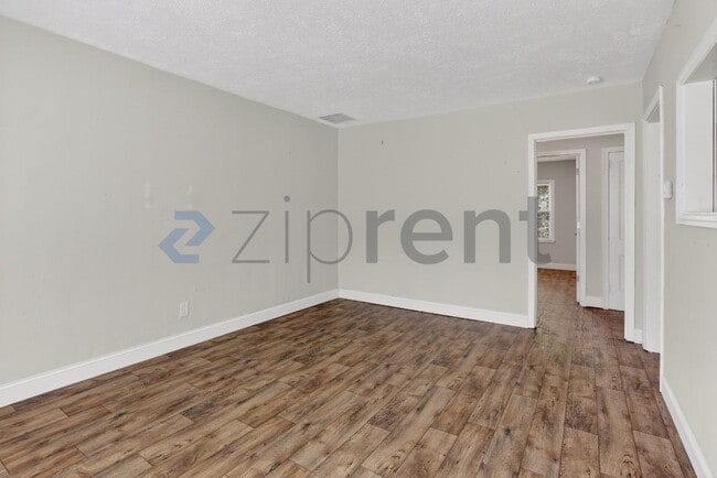 Photo - 1361 Byrere Terrace SW
