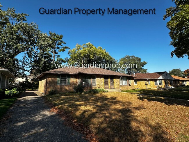 Building Photo - Spacious Richfield Side by Side, Renovated...