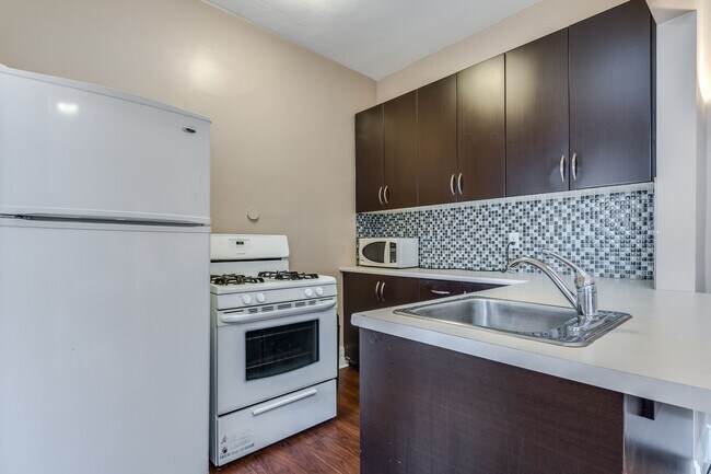 Photo - 935 Jervis St Unit 14