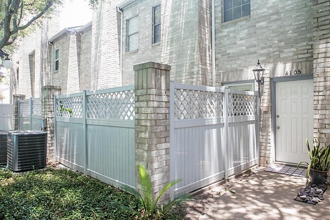 Building Photo - 6000 Reims Rd Unit 4105