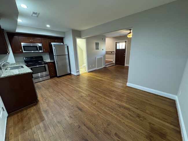 Photo - 422 State St