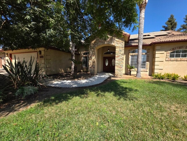 Building Photo - 3 bedroom 2 bathroom in a desirable SE Vis... Rental