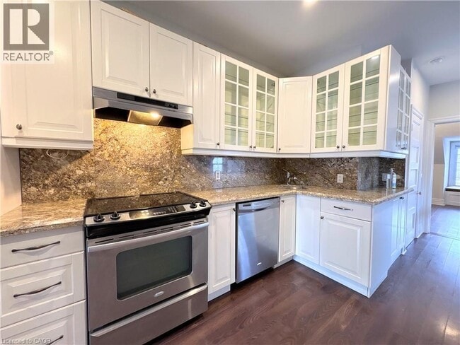 Photo - 123 Robinson St