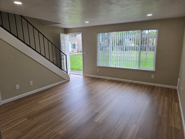 Building Photo - 2762 SE 7th Ave