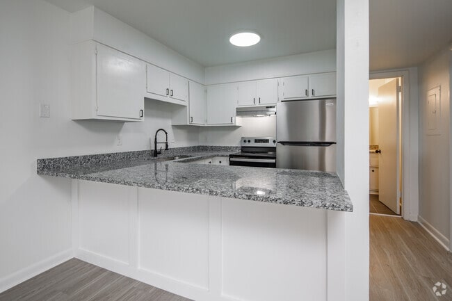 2HAB, 1BA - 750 ft² - Cocina - Elmington Park Flats