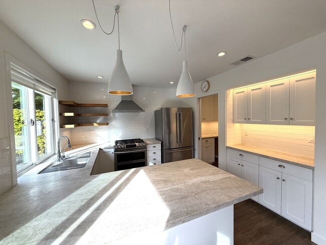 Photo - STUNNING THREE BEDROOM PLUS OFFICE MARINER GREEN CONDO WITH GREAT OUTDOOR SPACE