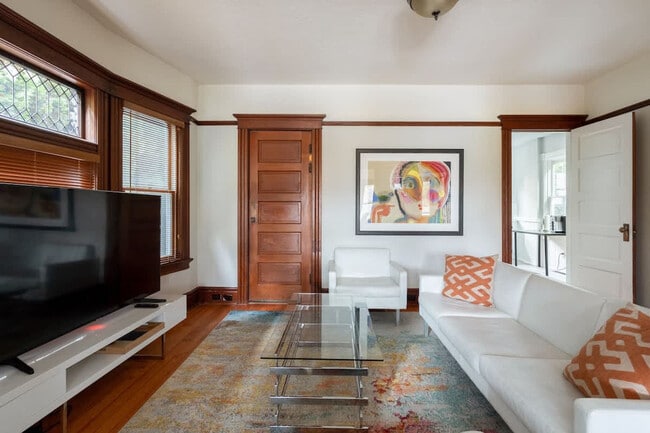 Building Photo - 26 NE 11th Ave Unit ID1309845P Rental