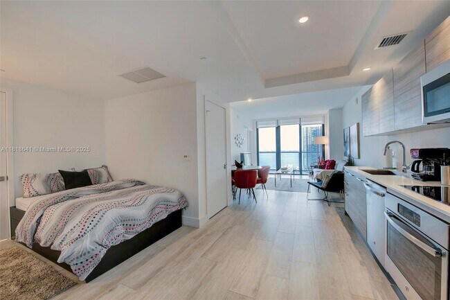 Photo - 121 NE 34th St Unidad 3006