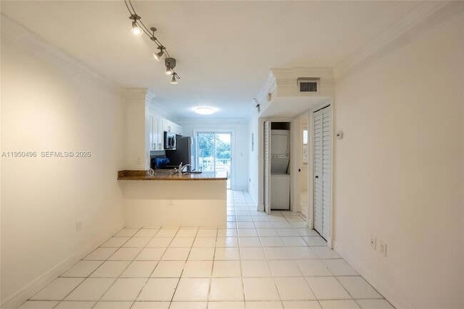 Building Photo - 2575 SW 27th Ave Unit 308