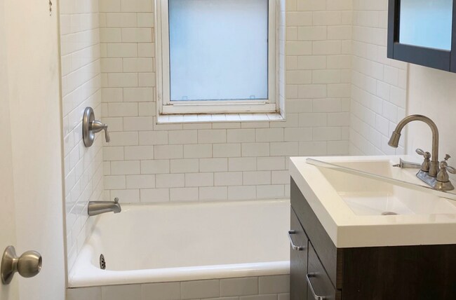 Photo - 1421 W Hutchinson St Unit 2