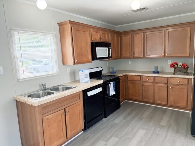 Photo - 110 N Michigan St