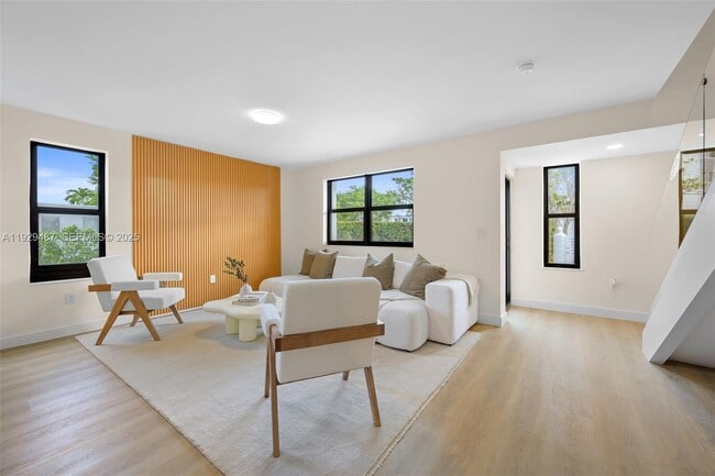 Photo - 7994 Crespi Blvd