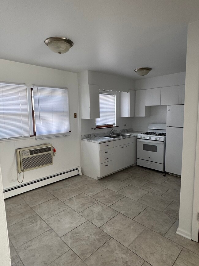 Photo - 1948 Oak St Unit 1 West