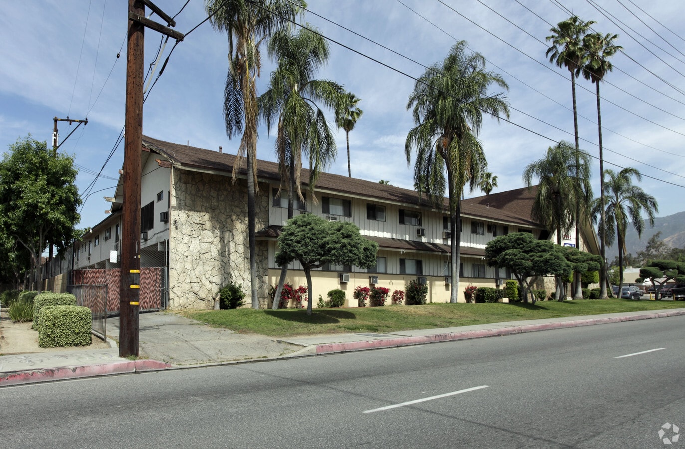 Del Rosa Palms Apartments - Del Rosa Palms Apartments
