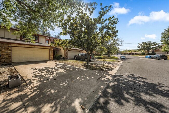 Photo - 8903 Trone Cir Unit B