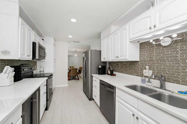 Photo - 363 Harbor Dr