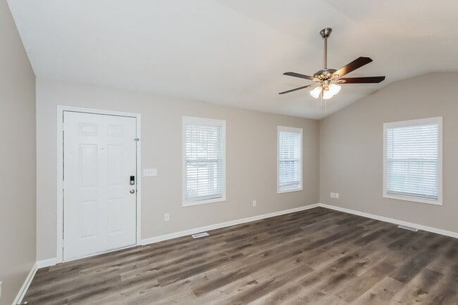 Photo - 109 Colonial Cir