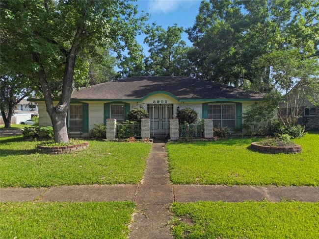 Photo - 8903 Roos Rd