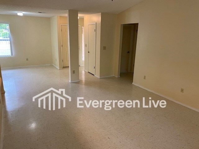 Photo - 102 Pembroke Ct