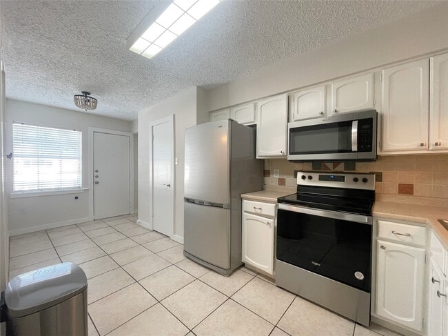 Building Photo - 443 N Post Oak Ln