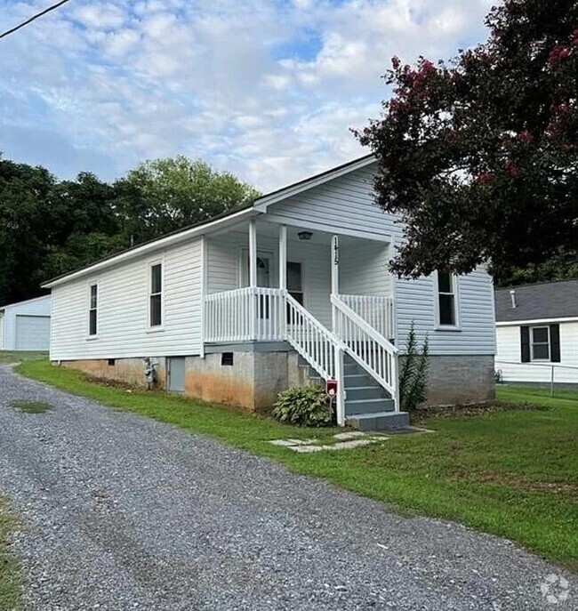 Building Photo - 1415 Essex Ave Rental
