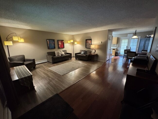 Photo - Large 4 bedroom 4 bath 2 Car Garage in mid...