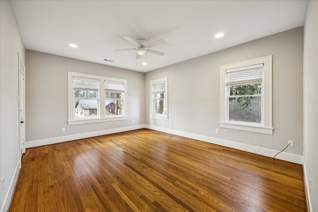 Photo - 2408 White Oak Dr