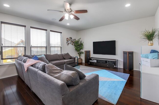 Photo - Wonderful 3 Bedroom Home in Coveted Crystal Crossing!