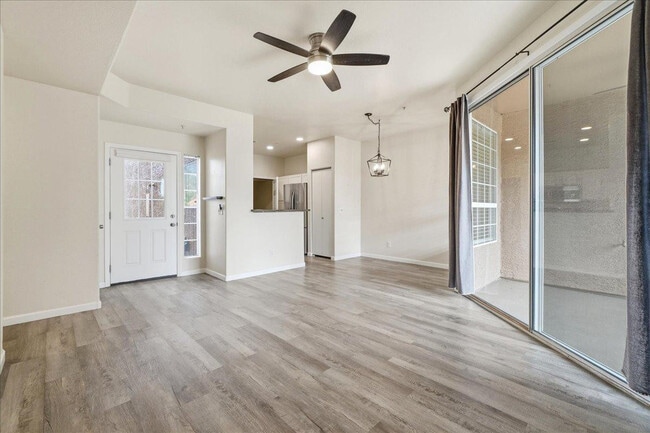 Building Photo - 1633 E Lakeside Dr Unit 63