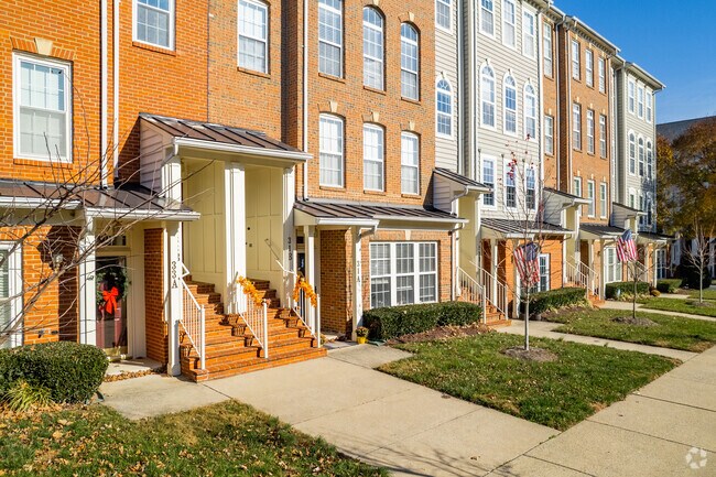 301 Cross Green St - Cross Green Condominiums