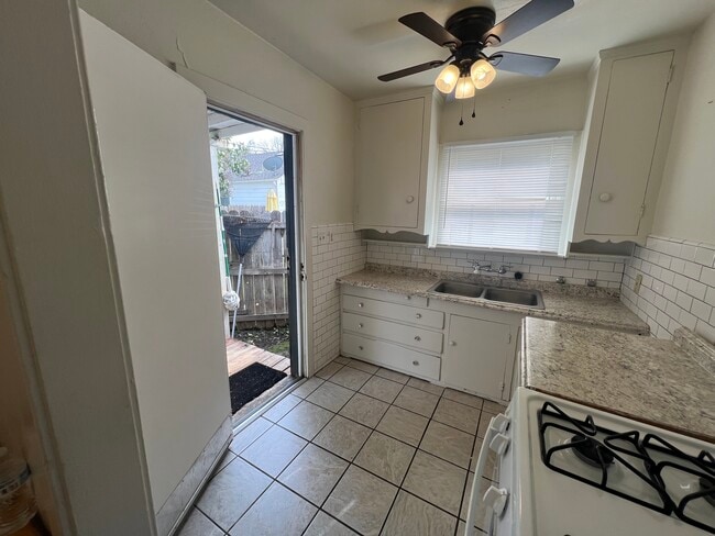 Photo - 2612 Canal St