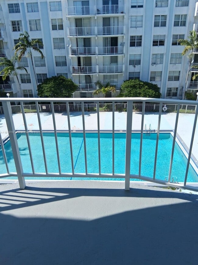 Photo - 492 NW 165th St Unidad C410