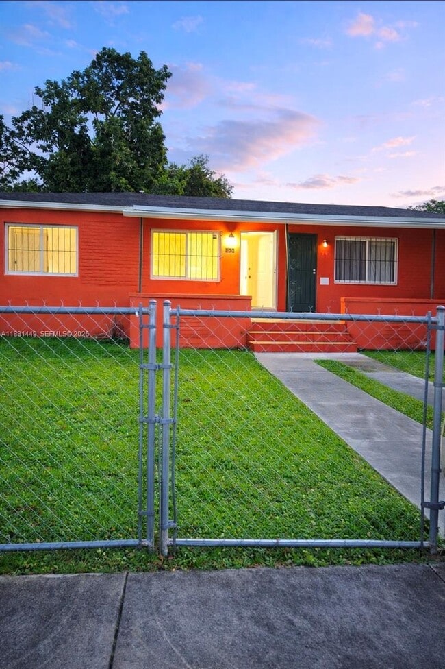 Building Photo - 890 NW 106th St Unit 890