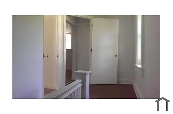 2851 Lyndhurst Ave