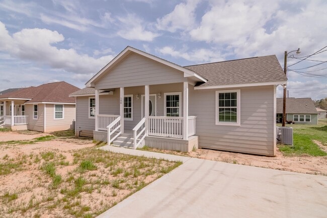 Photo - 100 Shorewood Dr