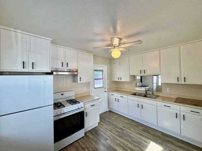 Charming 2-Bedroom Duplex in Bay Ho! - Charming 2-Bedroom Duplex in Bay Ho!
