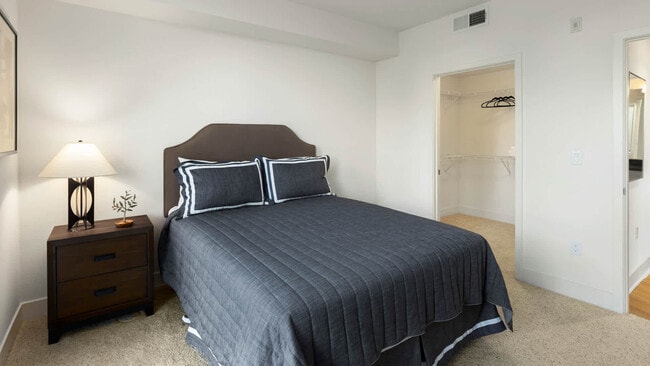 Dormitorio alfombrado